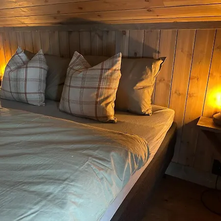 Holiday home Sentrumsnaer Roroshytte *